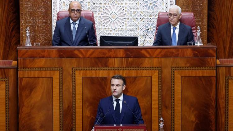 Emmanuel Macron a appelé ce mardi 29 octobre, dans un discours devant le Parlement marocain à Rabat, à une "coopération naturelle et fluide" avec le Maroc contre "l'immigration illégale", et à "davantage encore de résultats" en la matière.