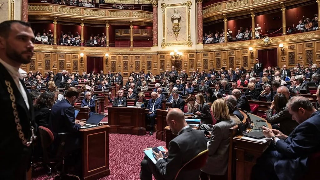 Le Sénat a approuvé mardi une mesure très sensible de réduction des allègements de cotisations patronales (photo d'archives le 6 novembre lors des questions au gouvernement au Sénat). ©Isa Harsin/SIPA