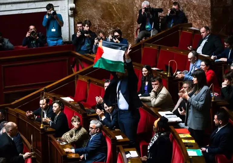 Meyer Habib sur le front après l’incident du drapeau palestinien