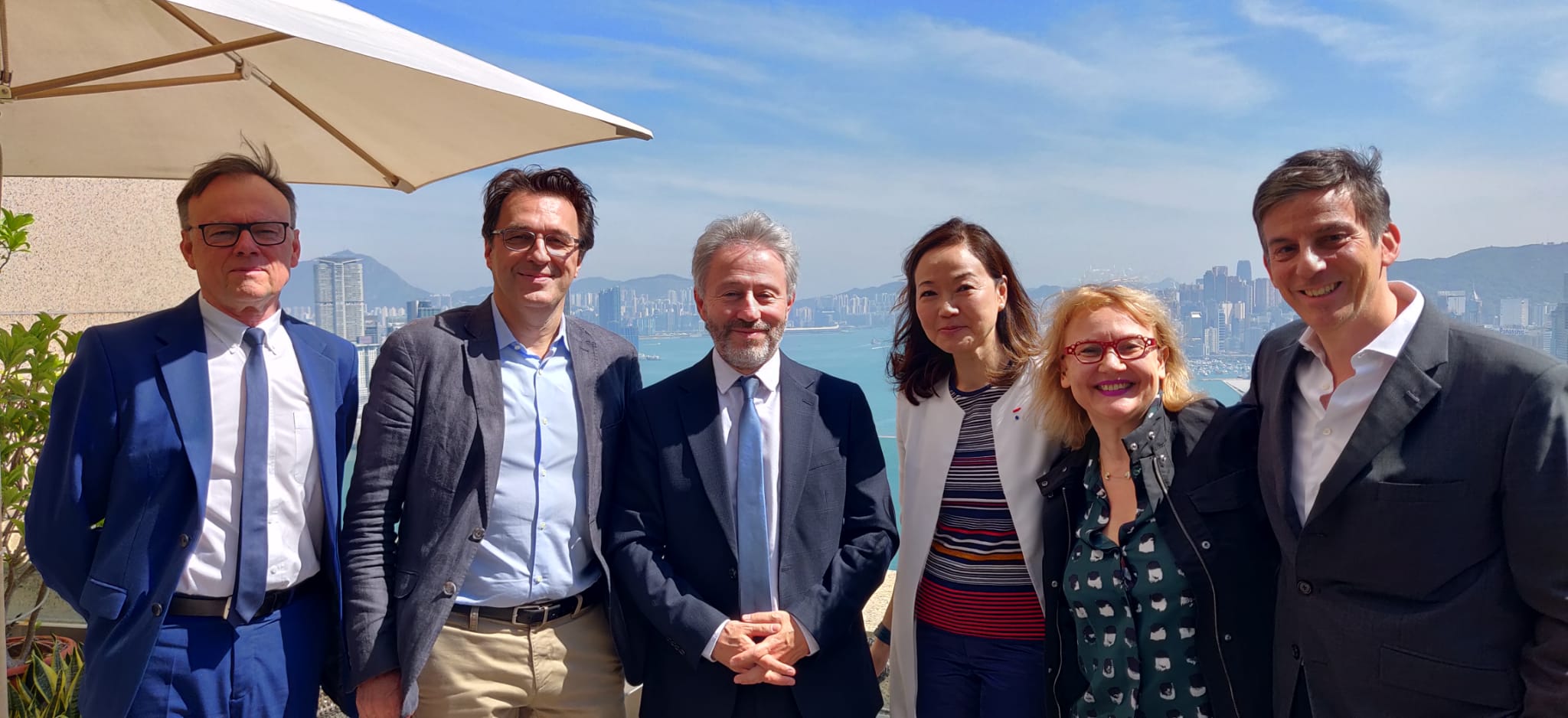 Marc Cerdan (au centre) entouré des membres du board de l’Alliance de Hong Kong