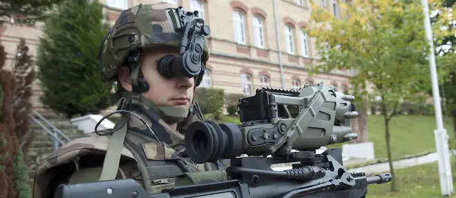 Fantassin en tenue de combat Félin, le nouveau standard high-tech de l'armée de terre française. © Armée de Terre