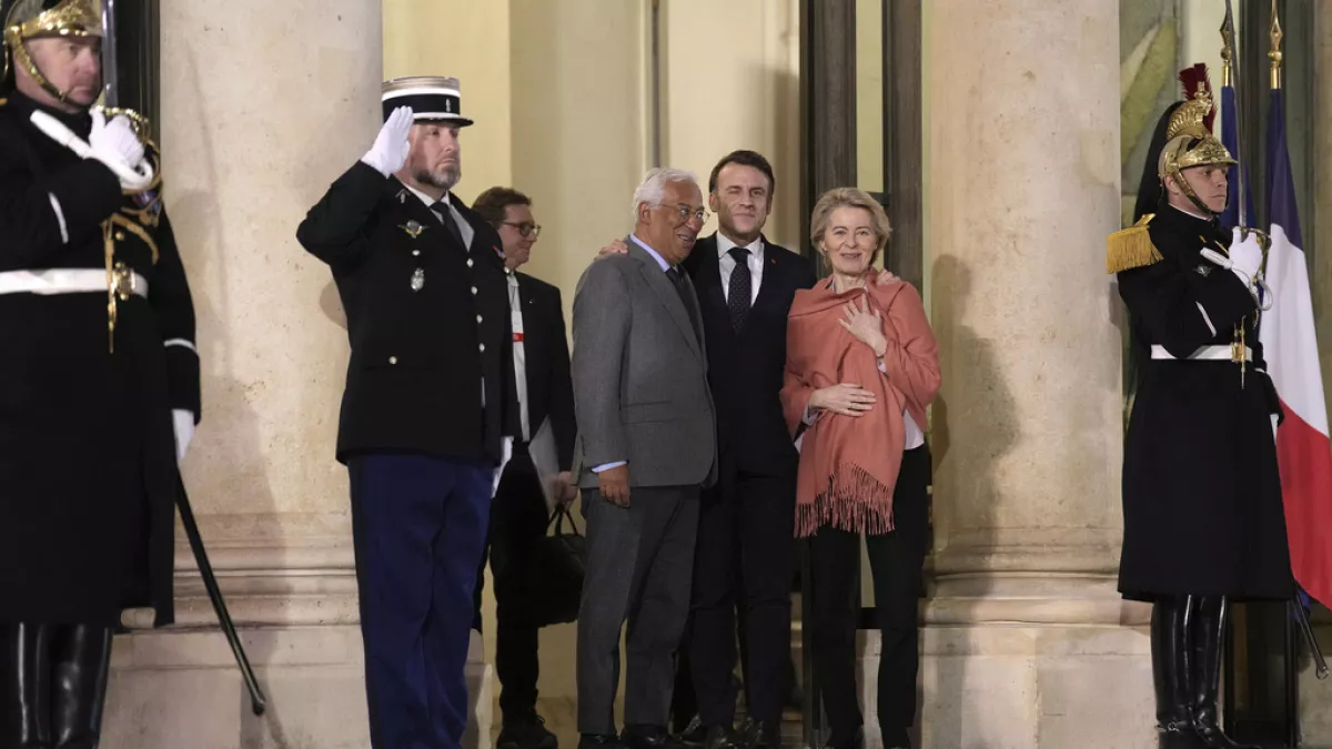 « Nous souhaitons une paix solide et durable en Ukraine. À cette fin la Russie doit cesser son agression et cela doit s&rsquo;accompagner de garanties de sécurité fortes et crédibles pour les Ukrainiens », a écrit, le Président de la République sur X à l&rsquo;issue de la réunion de Paris avec les dirigeants européens.