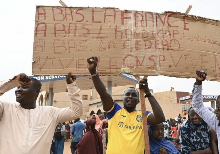 Des manifestations au Niger devant la base militaire française