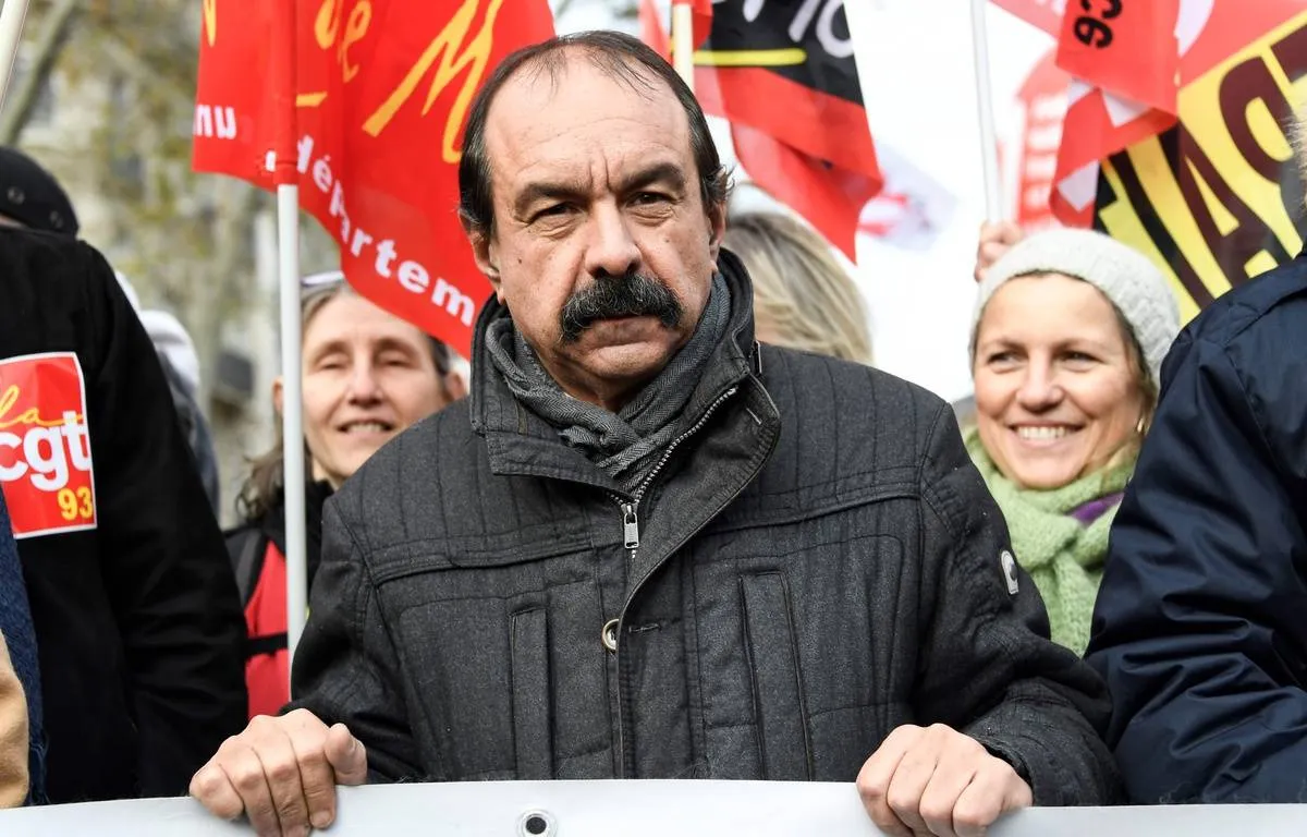 « Depuis le début, on dit que cette procédure législative a un débat limité, a-t-il déploré. Quand on dit que c’est la mère des réformes du quinquennat, on prend le temps d’en débattre comme tout projet de loi. Depuis le début, le gouvernement et le Président de la République ont choisi un mode qui ne favorise pas l’expression. » -Le secrétaire général de la CGT, Philippe Martinez dans le cortège ce mercredi 15 mars 2023 à Paris.