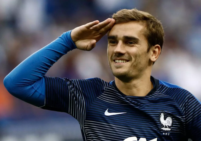 "C’est avec le cœur plein de souvenirs que je clos ce chapitre de ma vie. Merci pour cette magnifique aventure tricolore et à bientôt" - Antoine Griezmann alors qu'il annonçait la fin de sa carrière parmi les Bleus. 