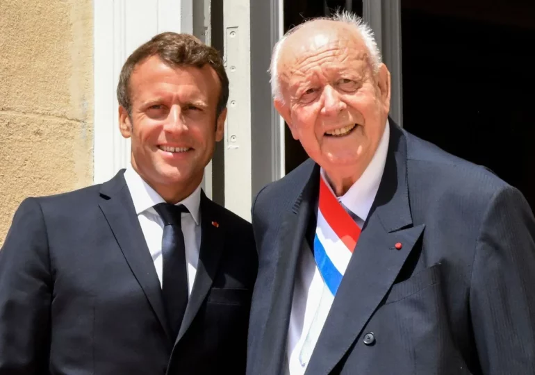 Le président de la République a rendu hommage sur X à Jean-Claude Gaudin, ancien maire de Marseille, décédé ce lundi 20 mai ainsi :" Cet enfant de Mazargues qui s’était hissé aux plus hauts postes de la République "