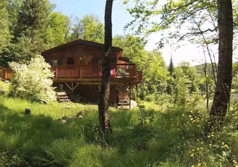 L’invite au chalet : Mythe, nature et amitié au Québec