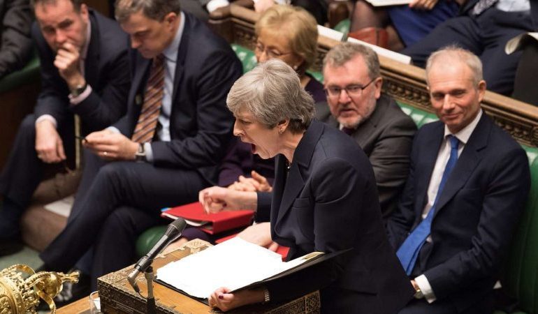 Theresa May offre sa démission pour sortir de l’impasse