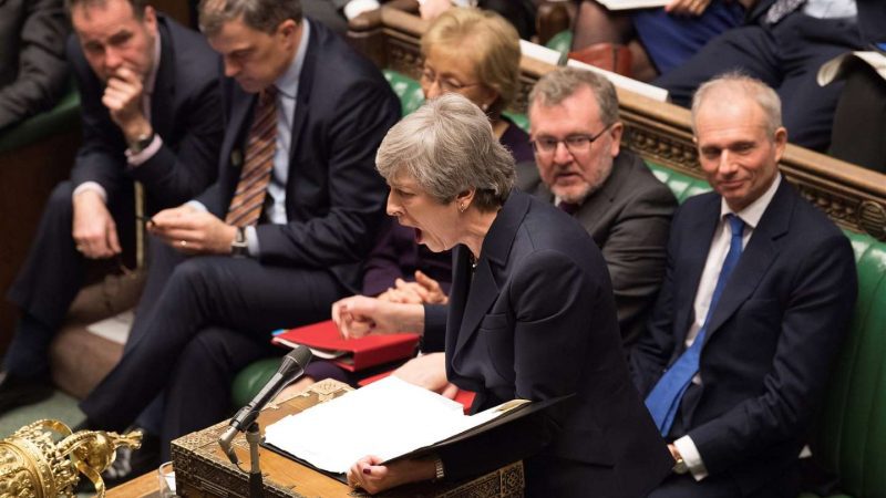 Theresa May offre sa démission pour sortir de l’impasse