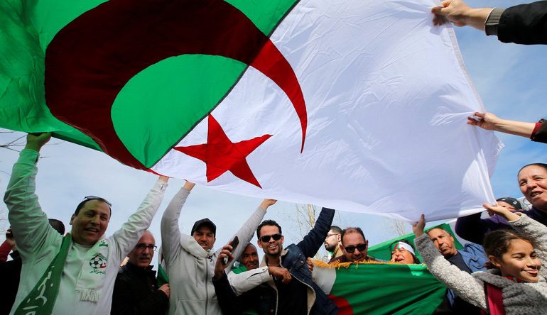 Révolution algérienne et révolutions de palais.