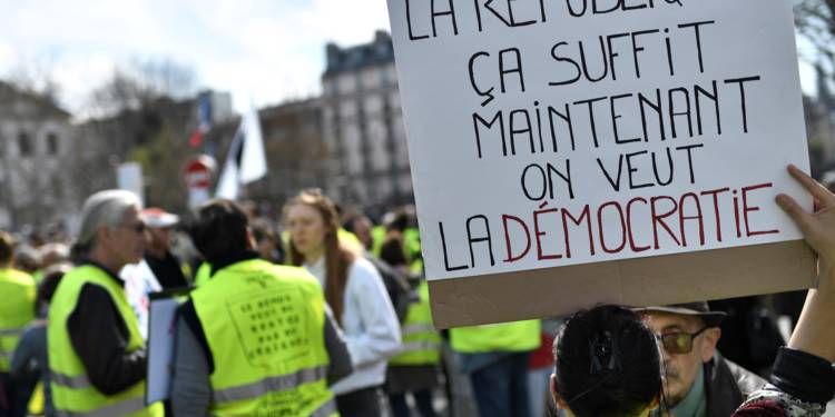 Gilets Jaunes : Baisse de la mobilisation et retenue dans les manifestations à Paris comme en régions