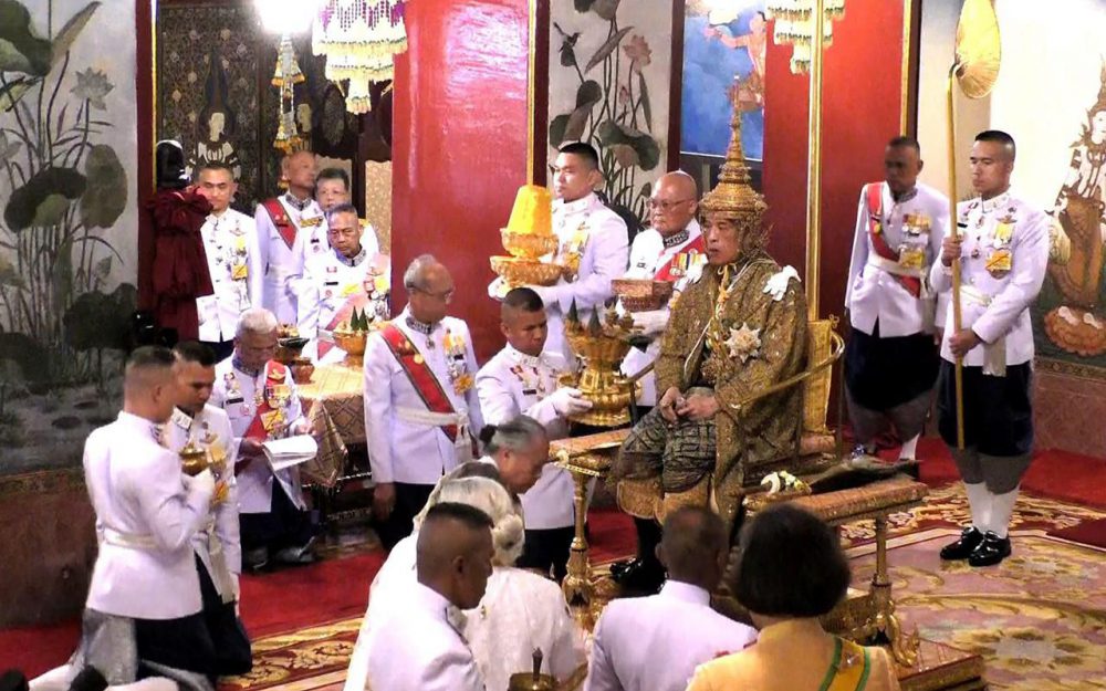 Thailande : Couronnement du roi Maha Vajiralongkorn – VIDEO