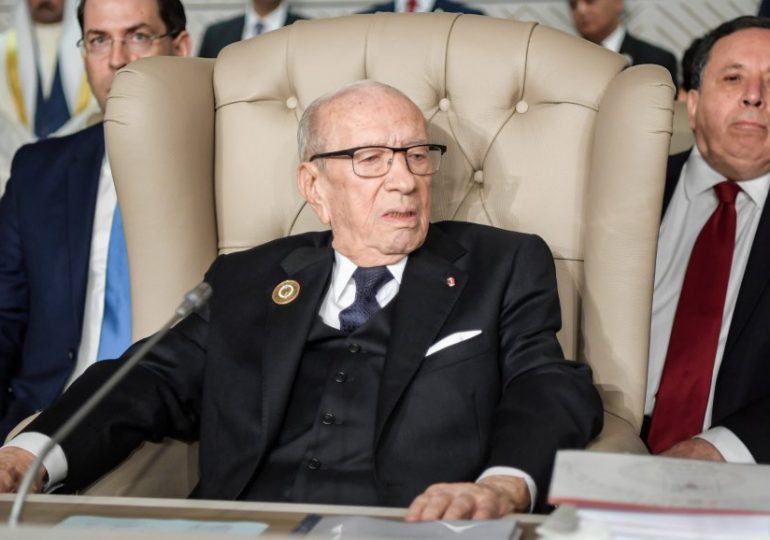 « Excusez-moi de ne pas être mort », sourit le Président tunisien.