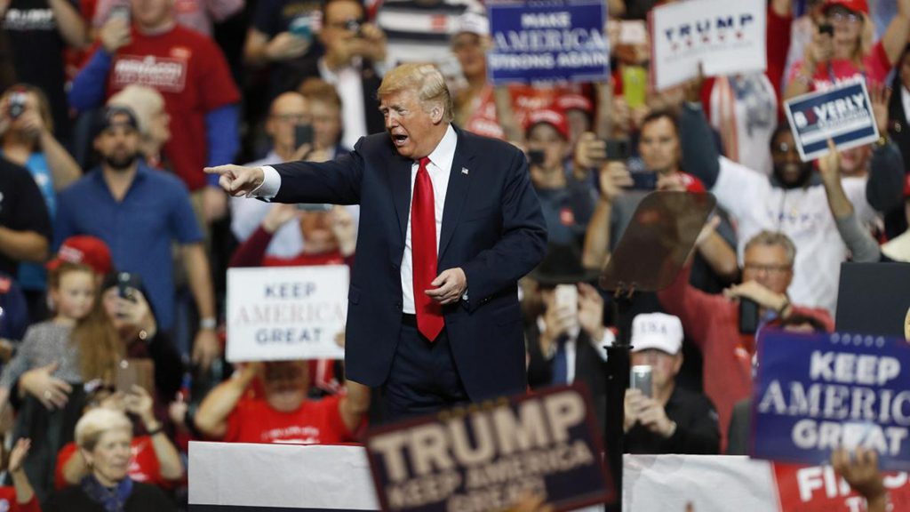 Relégué dans les sondages, Trump reste favori