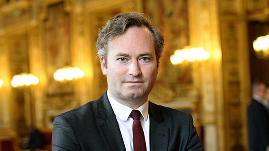 Jean Baptiste Lemoyne se paie Nicolas Hulot