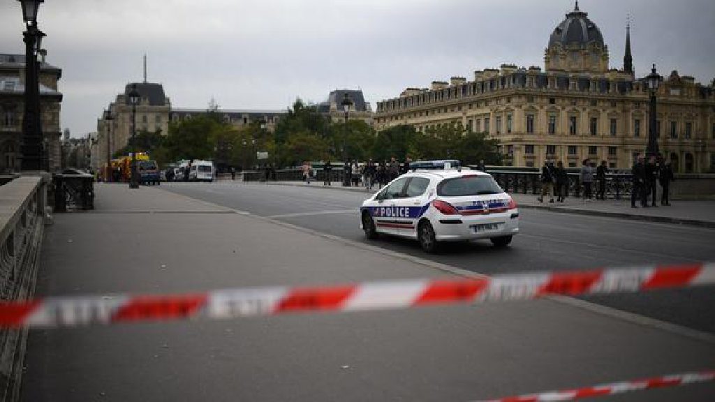Attaque au couteau à Paris – Vidéo