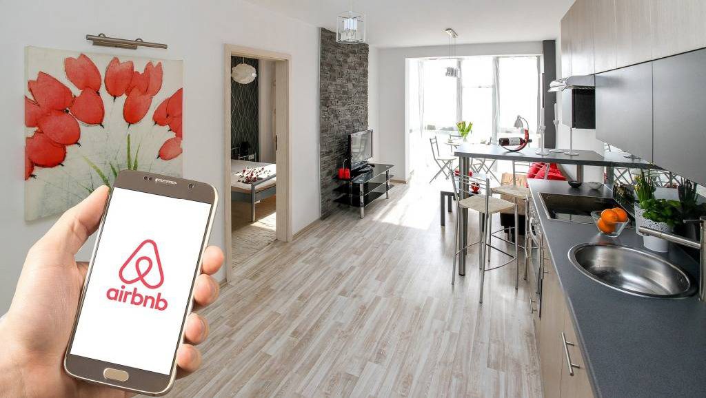 Municipales : Anne Hidalgo veut soumettre les géants du Net à Paris