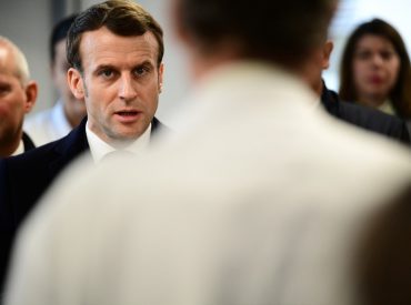 Coronavirus : "Une phase qui va durer sans doute des mois", d’après Macron