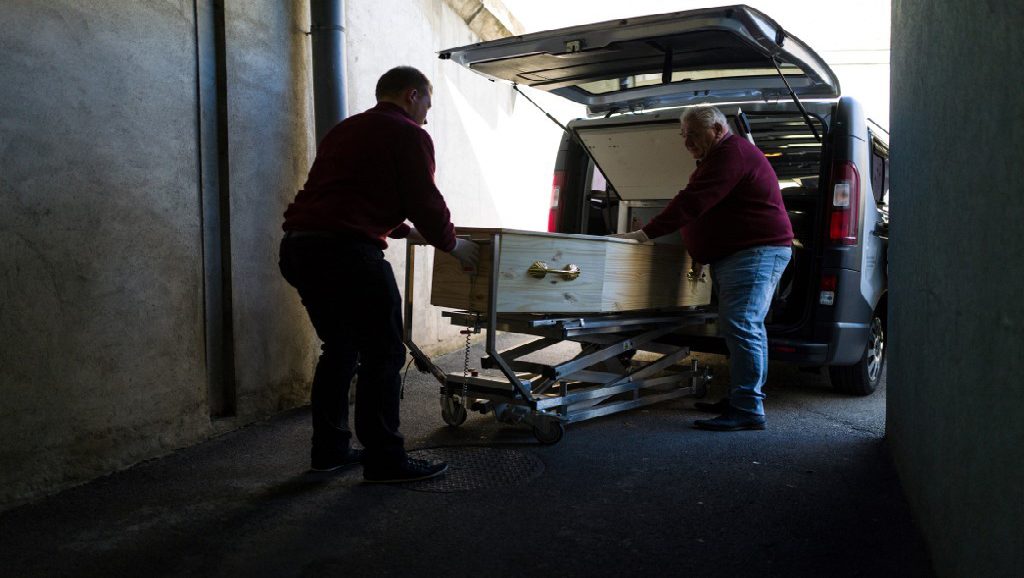 France : une morgue provisoire dans le marché international de Rungis