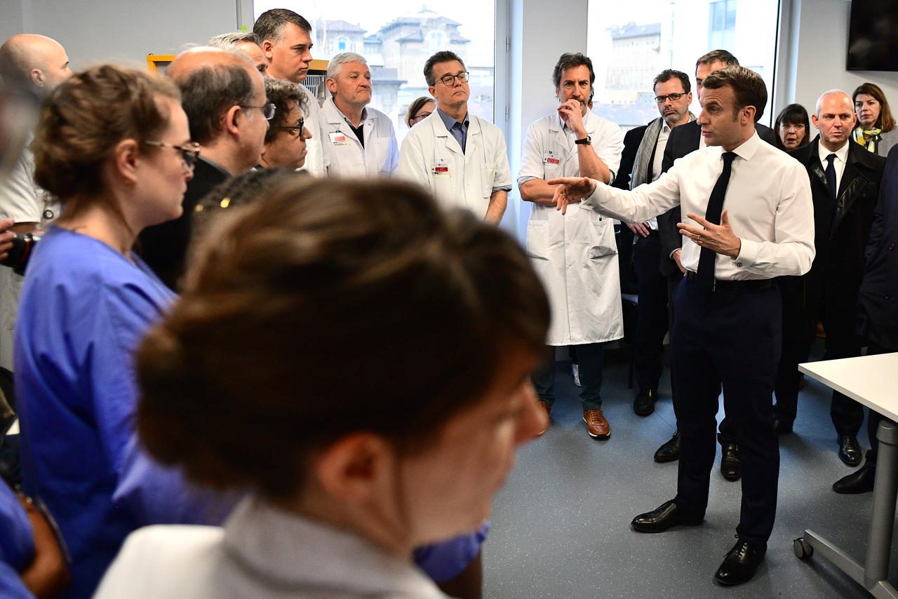 « Je ne mettrai pas plus d&rsquo;argent pour que le système fonctionne pareil » – Emmanuel Macron lors de sa visite dans un hôpital parisien