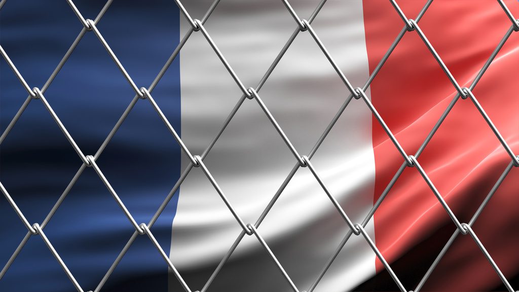 Prolongation de l&rsquo;état d&rsquo;urgence en France : Mise en quarantaine des voyageurs à l&rsquo;arrivée sur le sol français