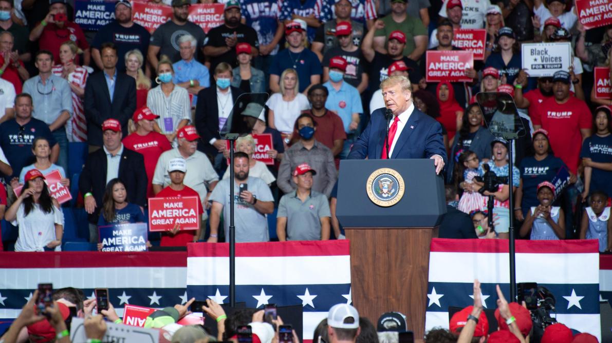 « Alors j&rsquo;ai dit à mon équipe &lsquo;Ralentissez le dépistage&rsquo;. Ils font des tests, et des tests… » Donald Trump lors de son premier meeting de campagne post Covid-19