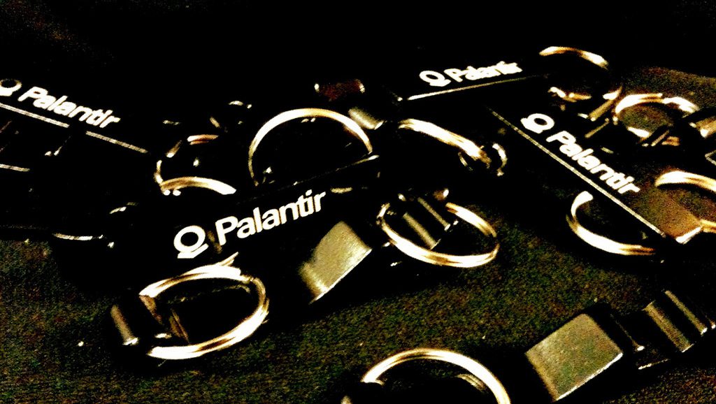 La Commission européenne sommée de s’expliquer sur ses liens avec Palantir – la compagnie qui expulse les immigrés aux USA