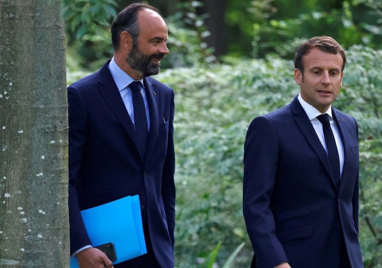 Emmanuel Macron sur le remaniement ce matin dans la presse régionale : "J’aurais à faire des choix pour conduire le nouveau chemin. Ce sont de nouveaux objectifs d’indépendance, de reconstruction, de réconciliation et de nouvelles méthodes à mettre en œuvre. Derrière, il y aura une nouvelle équipe."