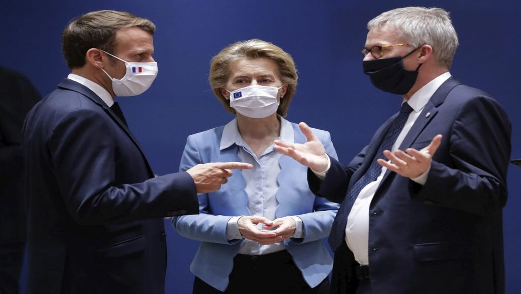 L’UE conclut un pacte de relance historique, mais coupe dans son budget et recule sur l’État de droit