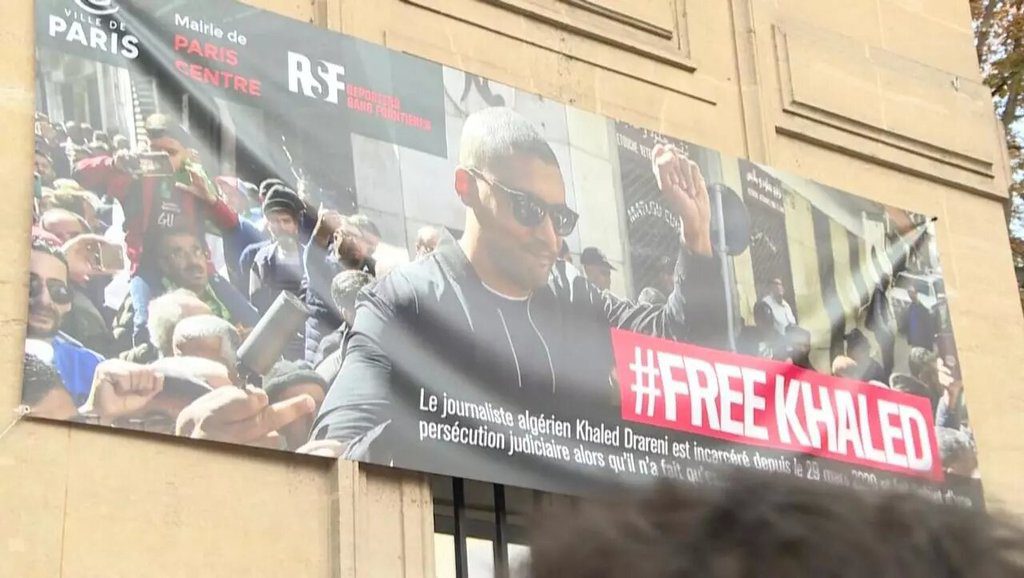 Algérie: la presse réagit à la condamnation de Khaled Drareni