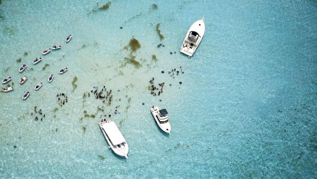 Le retrait des îles Caïmans de la liste noire européenne des paradis fiscaux fait des vagues