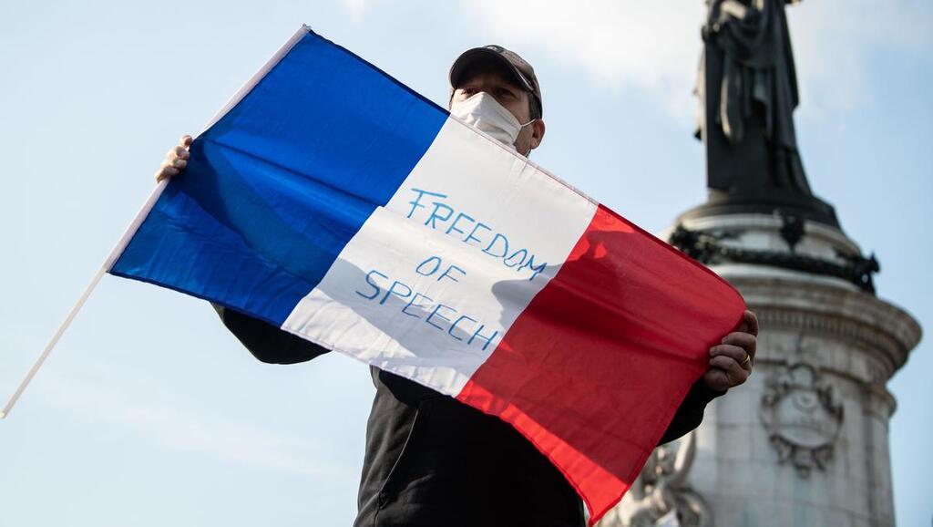 La France trop humaniste?