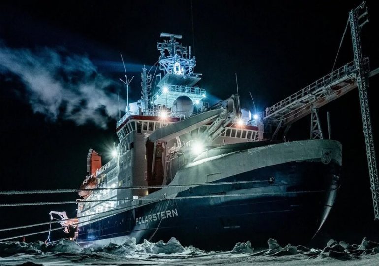 Retour du Polarstern de son expédition scientifique en Arctique