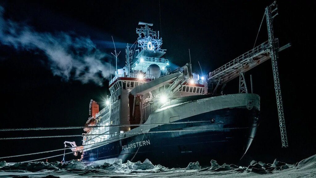 Retour du Polarstern de son expédition scientifique en Arctique