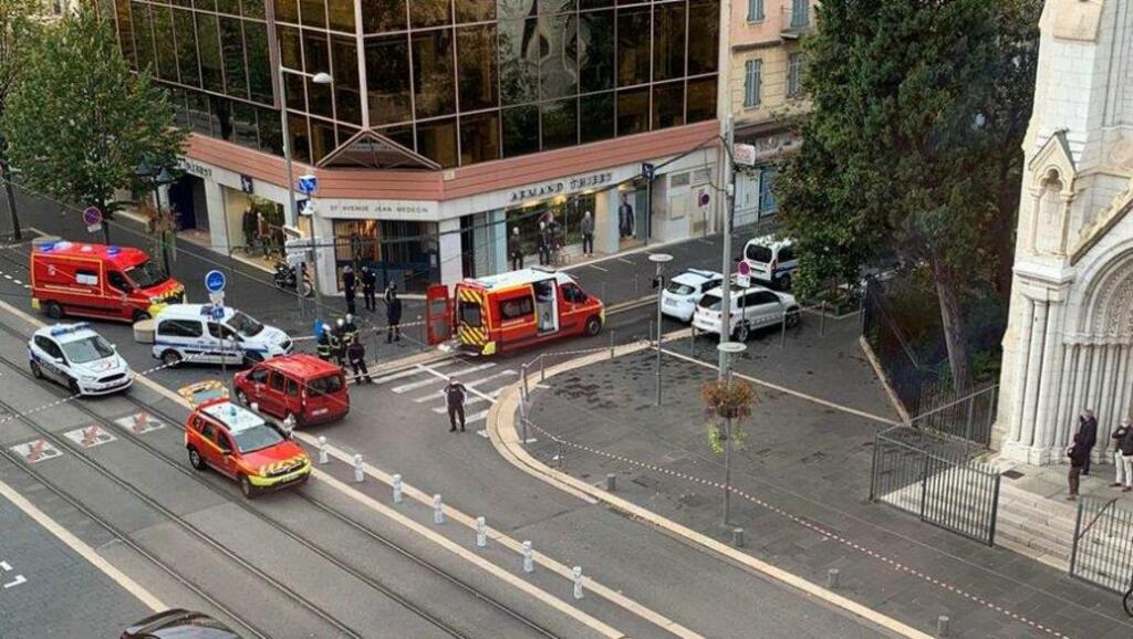 Attaques au couteau à Nice et à Avignon