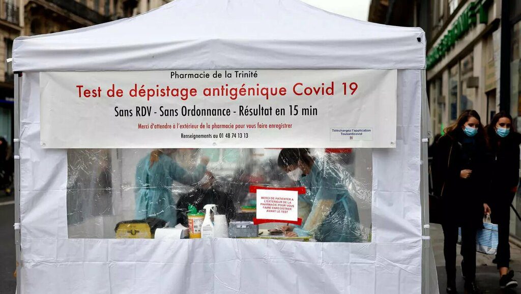 Covid-19 : la France teste massivement, les États-Unis lancent leur campagne de vaccination