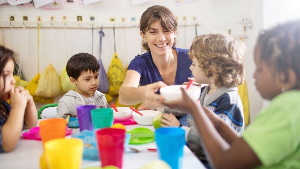 AESH, Accompagner les enfants français handicapés dans le monde