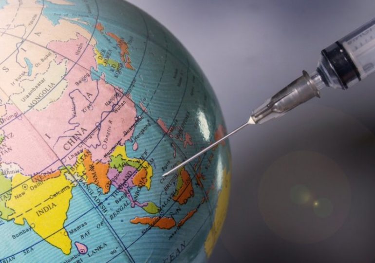 Comment vacciner le monde pour éradiquer l’épidémie ?