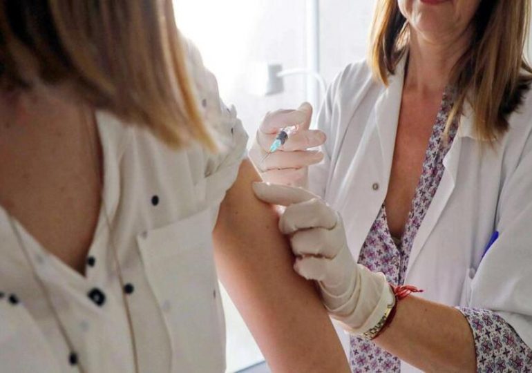 La vaccination ouverte à tous les Français et aux expatriés