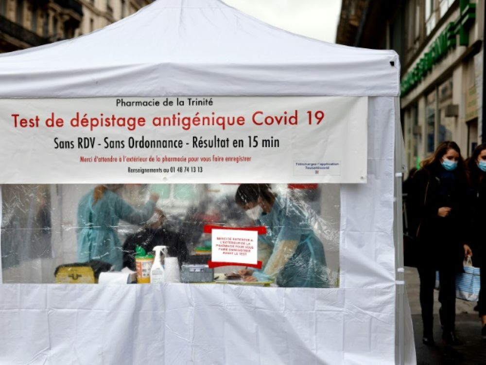 Tente de dépistage à Paris ©Scienceetavenir