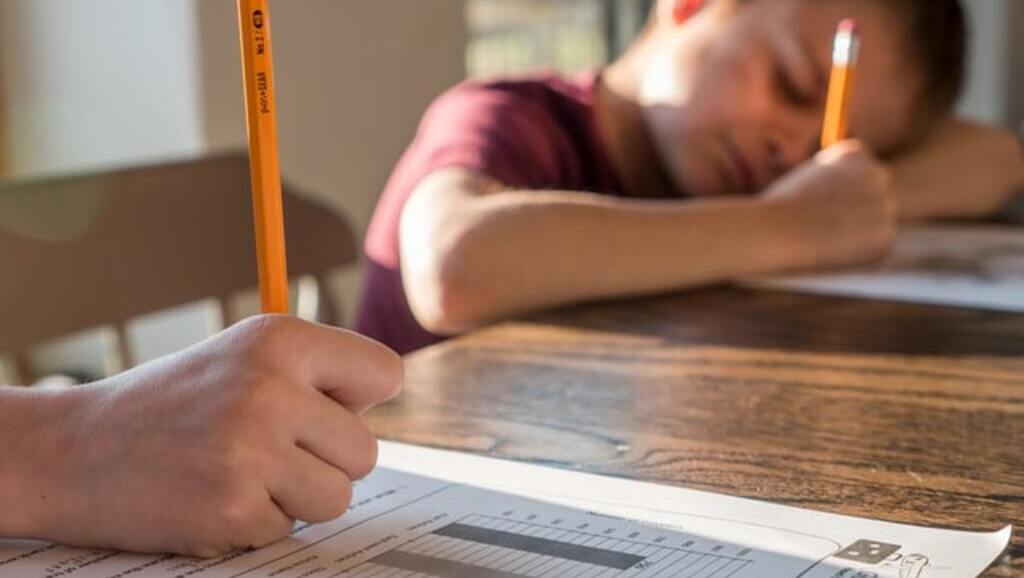 École et enfants en Australie : les restrictions inquiètent les parents
