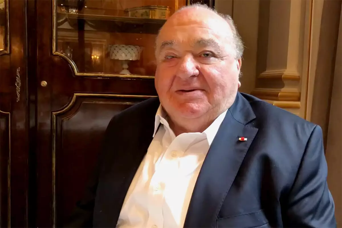 Un sénateur des Français de l’étranger visé par une enquête pour trafic d’influence.