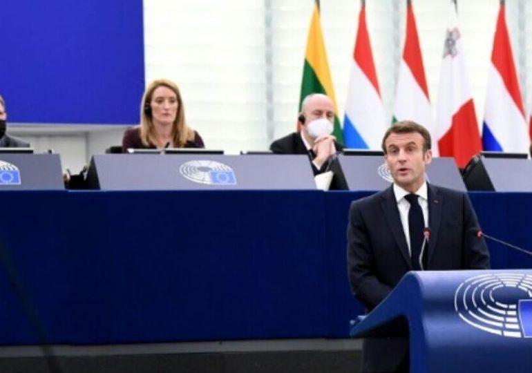L’allocution d’Emmanuel Macron devant le Parlement européen se transforme en règlement de comptes