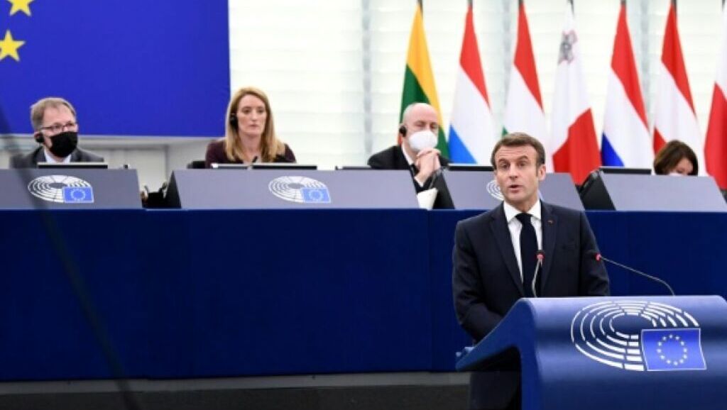 L’allocution d’Emmanuel Macron devant le Parlement européen se transforme en règlement de comptes