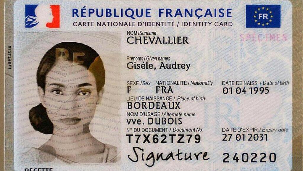 L&rsquo;Académie française s&rsquo;oppose à l&rsquo;anglais sur la CNI
