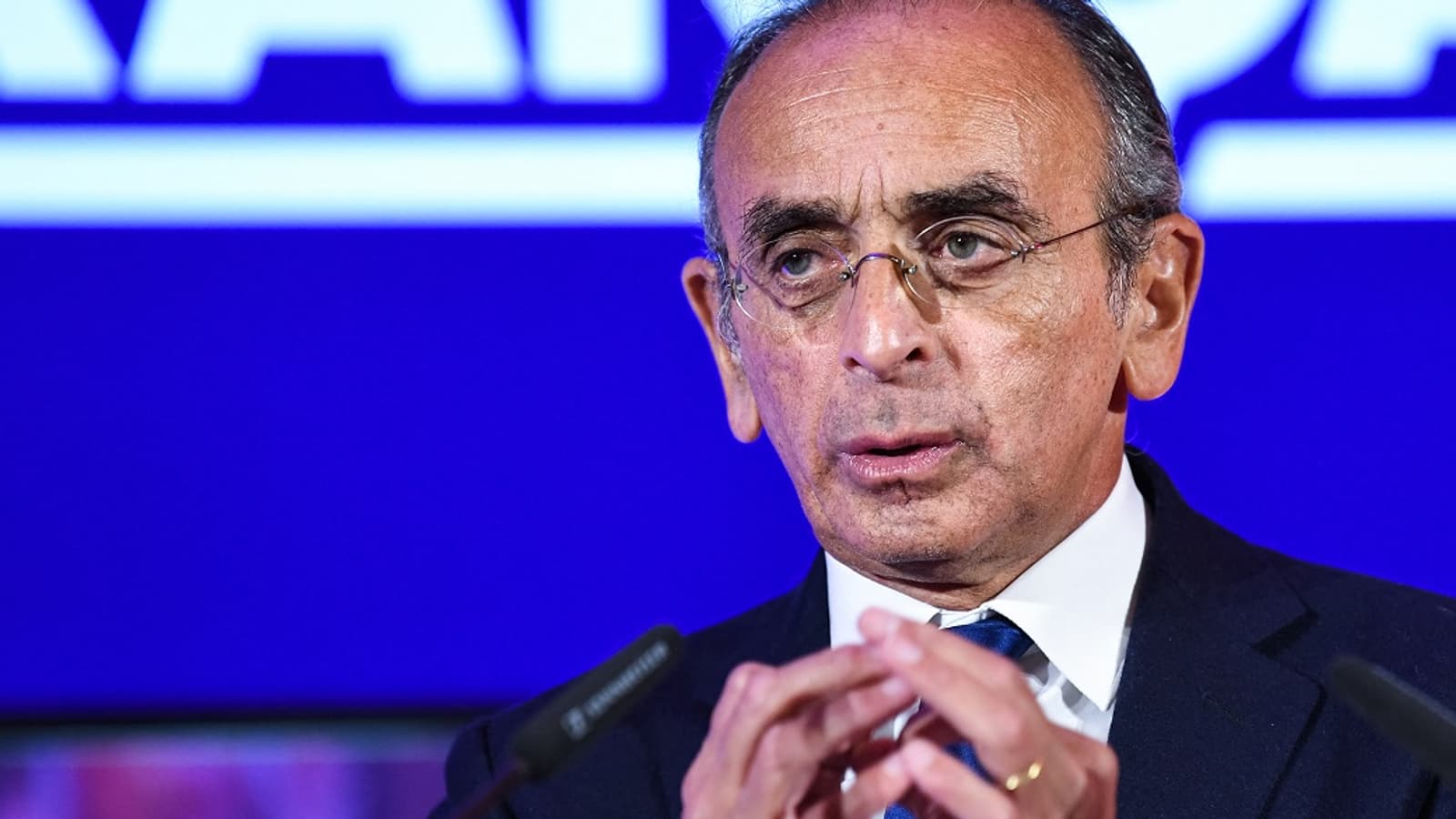 « Le président s&rsquo;en moque, le Premier ministre s&rsquo;en moque, le RN et LR s&rsquo;en moquent, tout le monde ne parle que de lutter contre l&rsquo;immigration illégale (…) Moi je veux arrêter l&rsquo;immigration légale » – Eric Zemmour ce dimanche 21 janvier 2024 sur BFMTV.