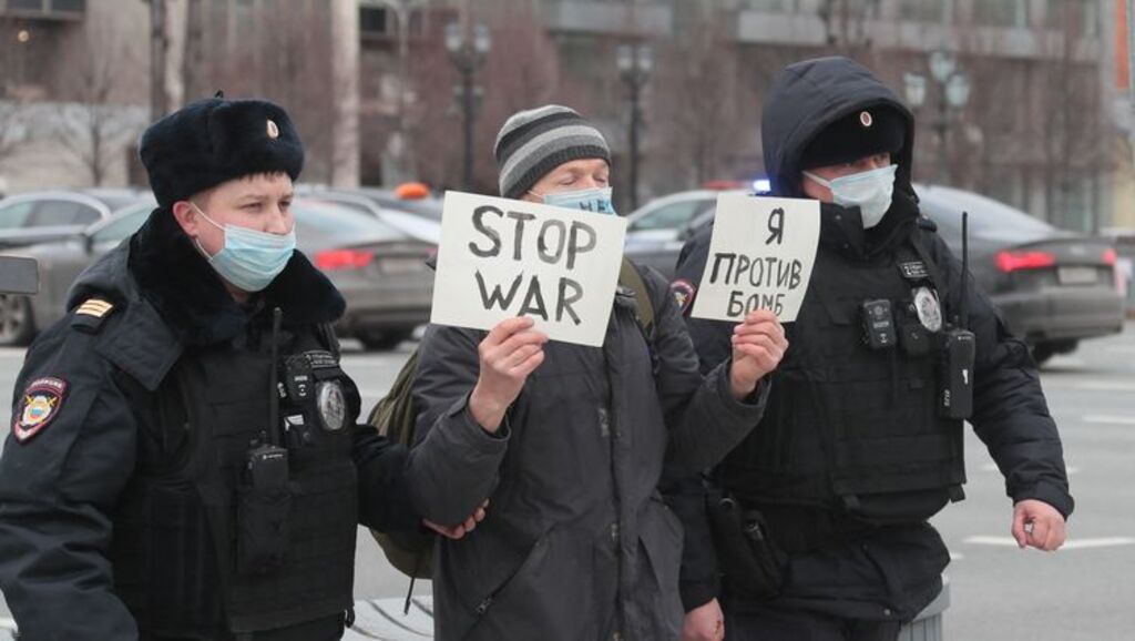Le Kremlin encerclé. Vive le peuple russe, vive la Russie libre !