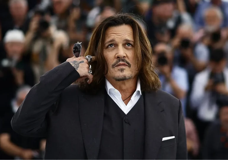  "Est-ce que j’ai l’impression d’être boycotté par Hollywood ? Non, ce n’est pas le cas" - Johnny Depp à Cannes lors de la conférence de presse présentant le film "Jeanne du Barry" 