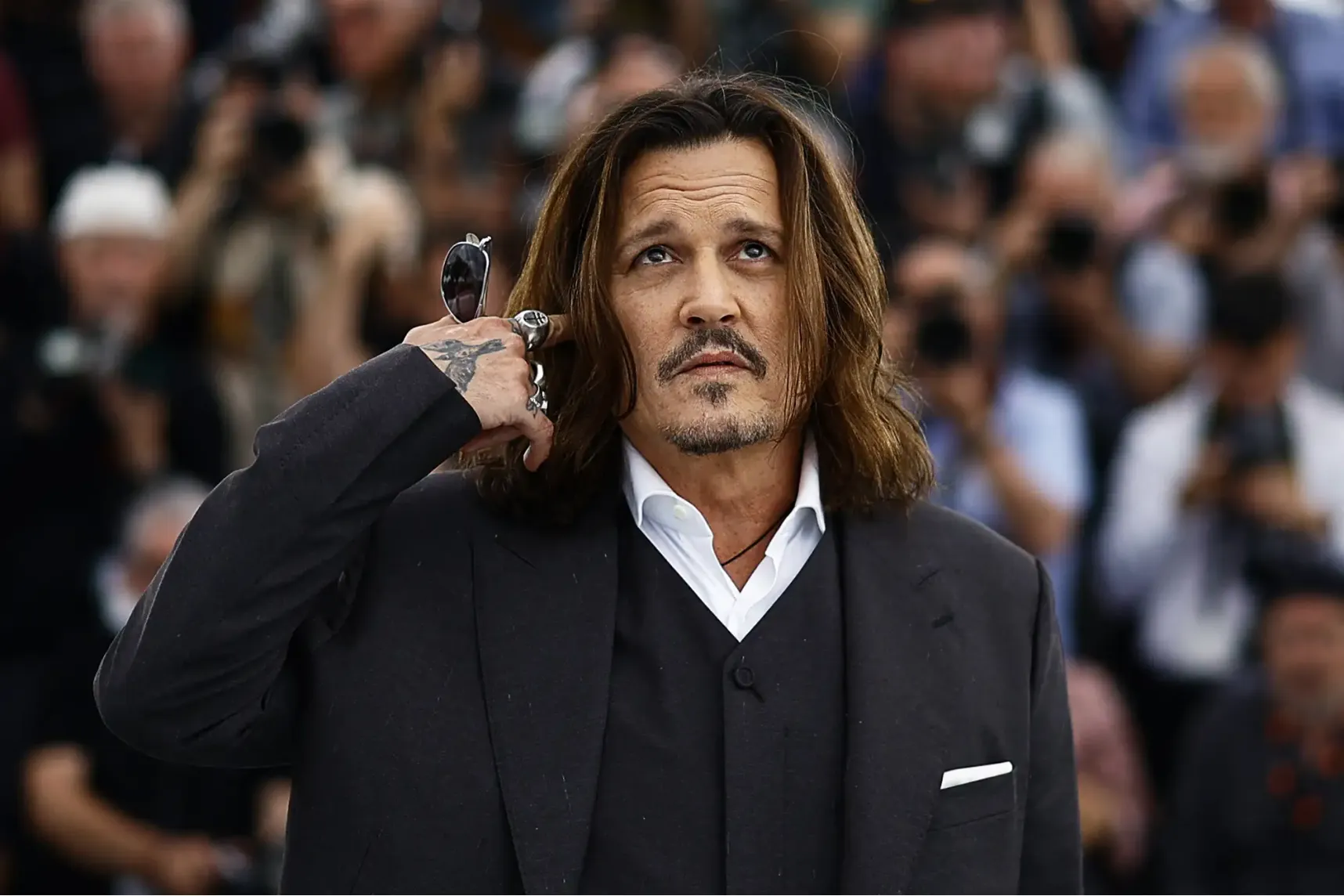  « Est-ce que j’ai l’impression d’être boycotté par Hollywood ? Non, ce n’est pas le cas » – Johnny Depp à Cannes lors de la conférence de presse présentant le film « Jeanne du Barry » 