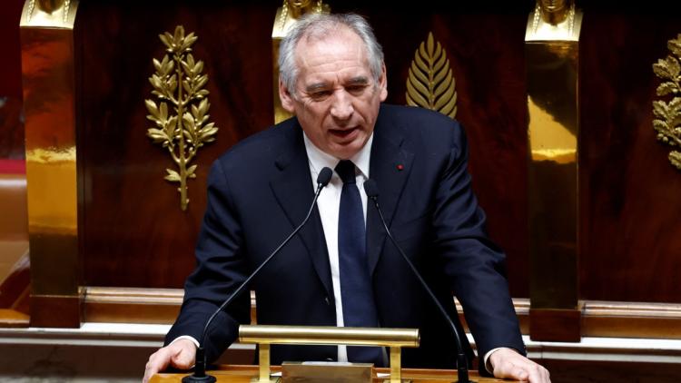 "Nous, les Européens, sommes plus forts que nous le croyons et nous comportons comme si nous étions faibles", a martelé François Bayrou depuis l'Assemblée nationale ce lundi, lors d'un débat organisé à l'Assemblée nationale sur la situation en Ukraine et la sécurité en Europe.